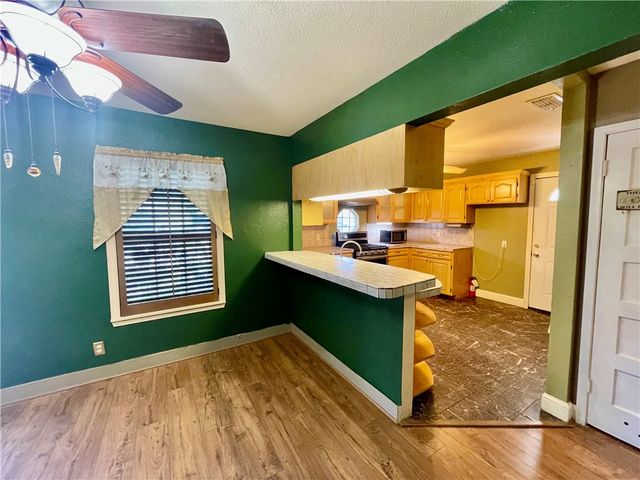 1242 Cambridge Dr, Corpus Christi, TX 78404