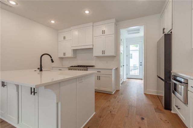 1316 S College, Fayetteville, AR 72701