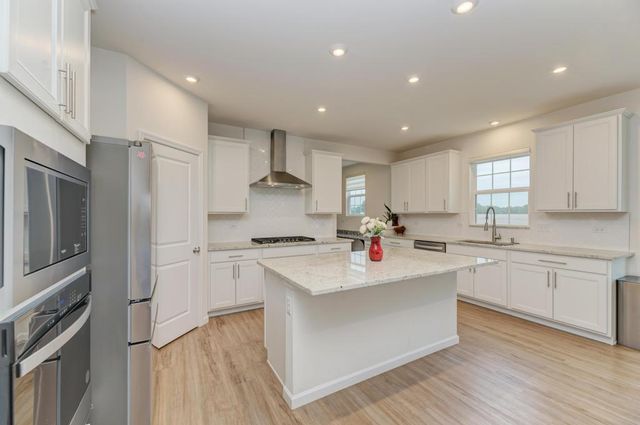 23458 W Lansdowne Road, Plainfield, IL 60585