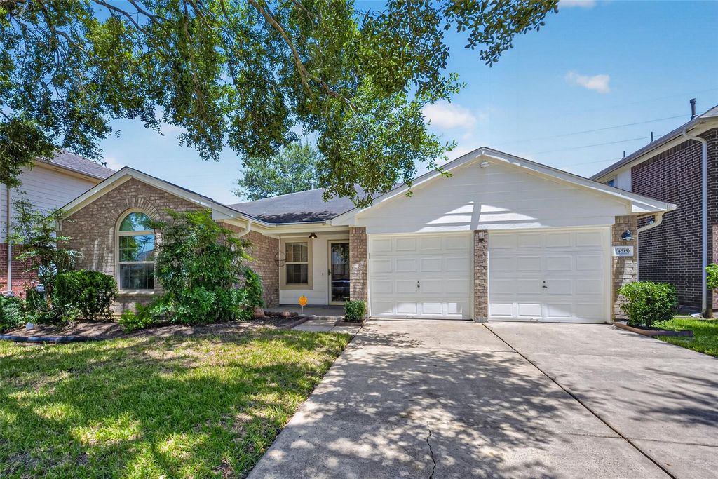 4615 Hardwood Glen Drive, Fresno, TX 77545