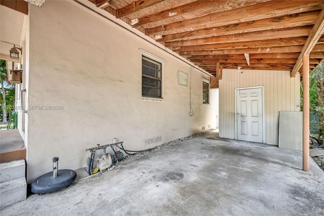 130 NE 171st Ter, Miami, FL 33162