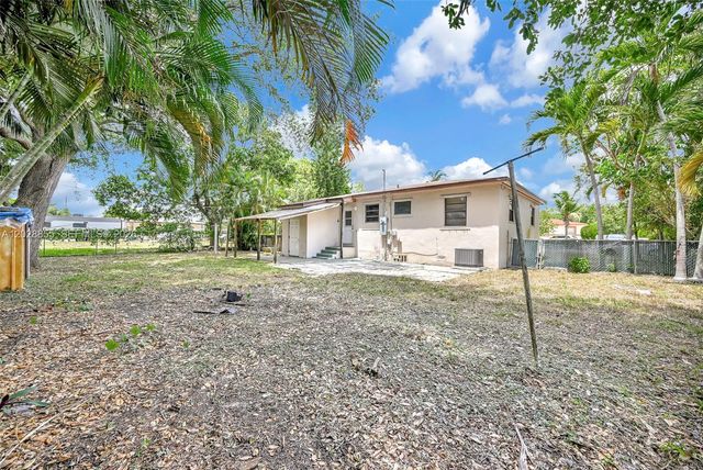 130 NE 171st Ter, Miami, FL 33162