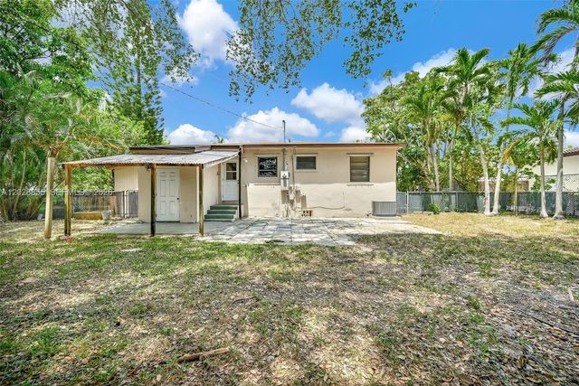 130 NE 171st Ter, Miami, FL 33162