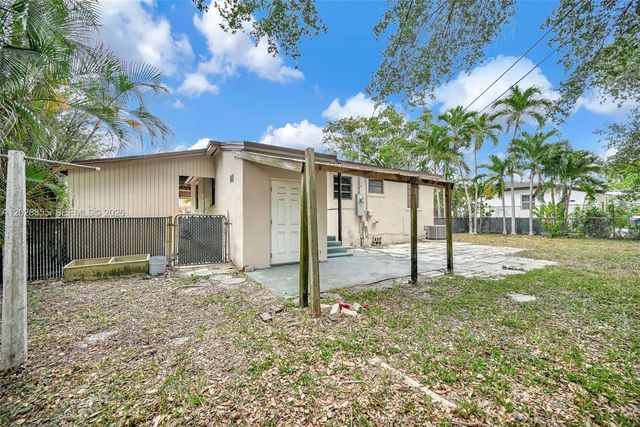 130 NE 171st Ter, Miami, FL 33162