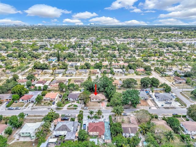130 NE 171st Ter, Miami, FL 33162