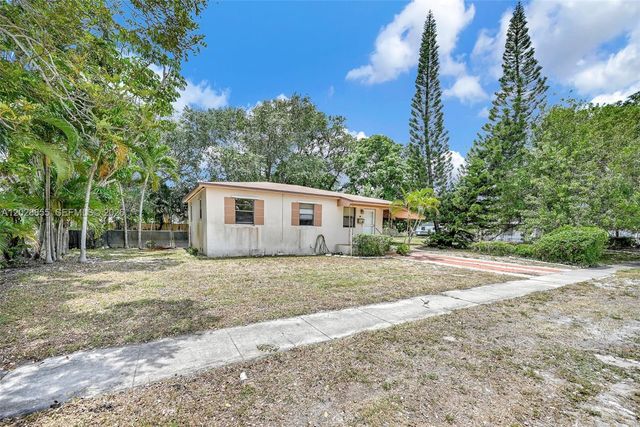 130 NE 171st Ter, Miami, FL 33162