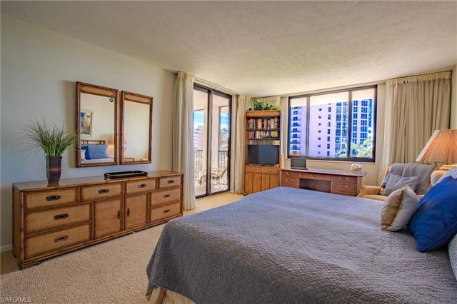 10851 Gulf Shore DR # 301, Naples, FL 34108