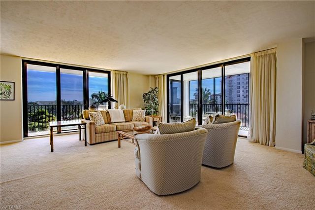 10851 Gulf Shore DR # 301, Naples, FL 34108