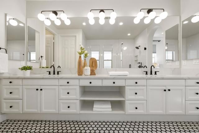 2124 Historic Decatur Rd, San Diego, CA 92106