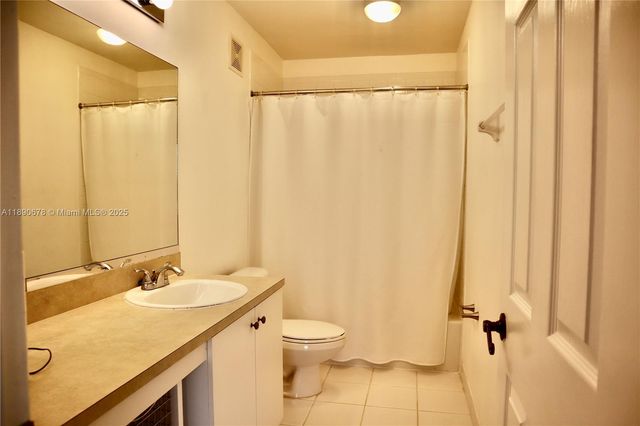 8656 S S Southgate Shores Cir 8656, Tamarac, FL 33321