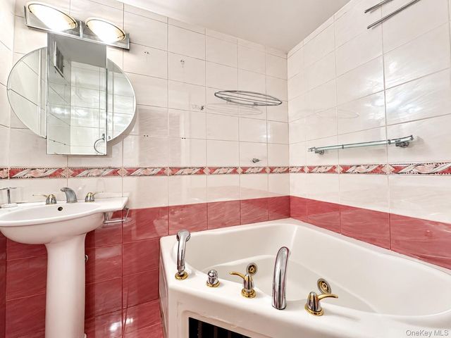 63-25B Bourton 1B, Rego Park, NY 11374