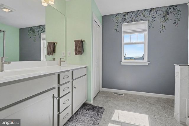 7 WAVERLY LN, Carlisle, PA 17015