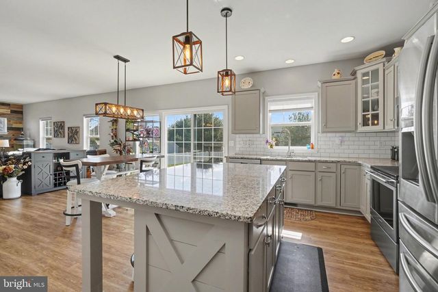 7 WAVERLY LN, Carlisle, PA 17015