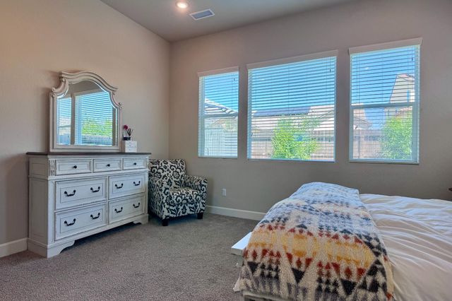 445 Bloom Lane, Clovis, CA 93619