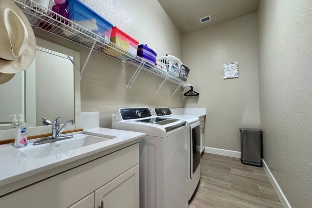 445 Bloom Lane, Clovis, CA 93619