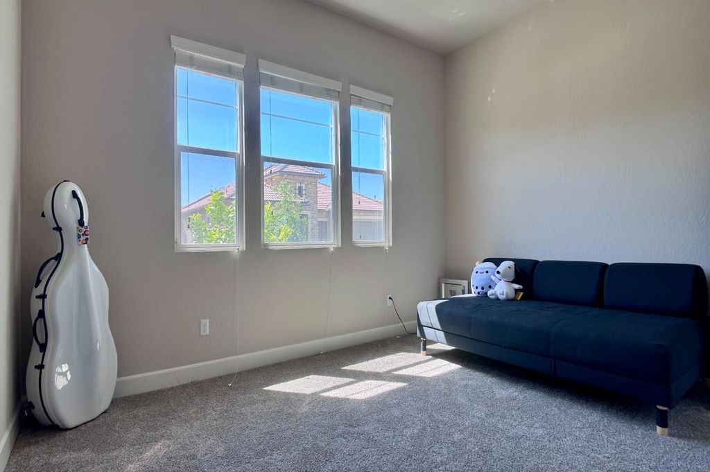 Image 13 of property listing at 445 Bloom Lane, Clovis, CA 93619