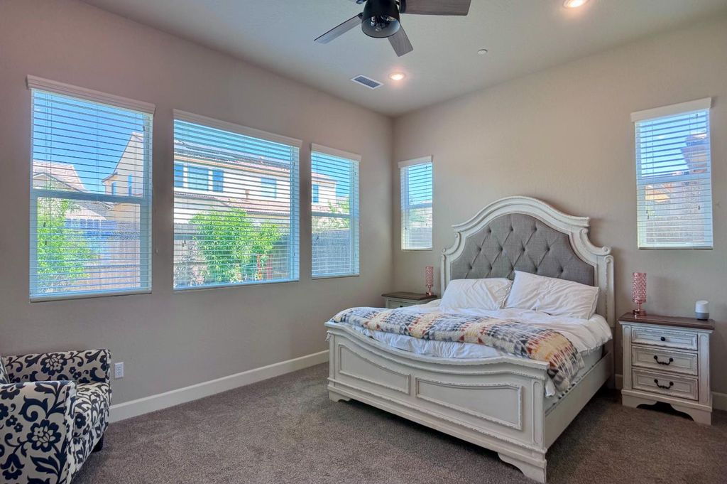 Image 18 of property listing at 445 Bloom Lane, Clovis, CA 93619