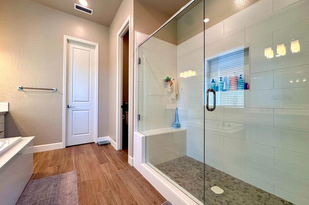 Image 20 of property listing at 445 Bloom Lane, Clovis, CA 93619