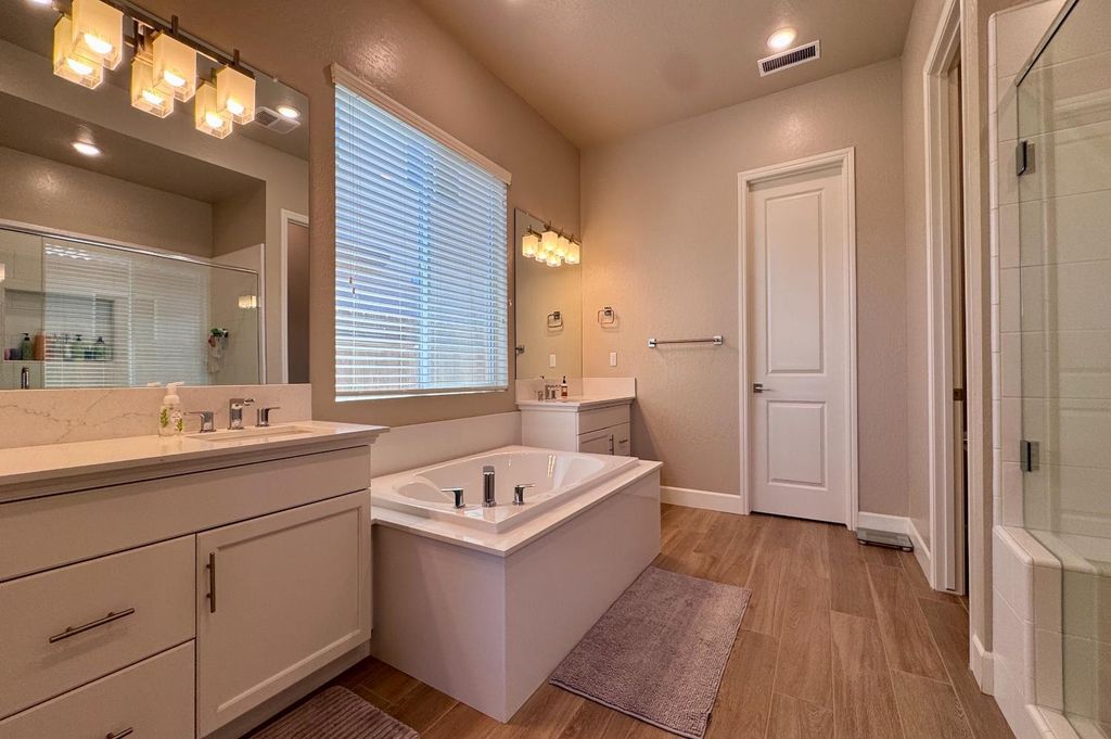 Image 21 of property listing at 445 Bloom Lane, Clovis, CA 93619