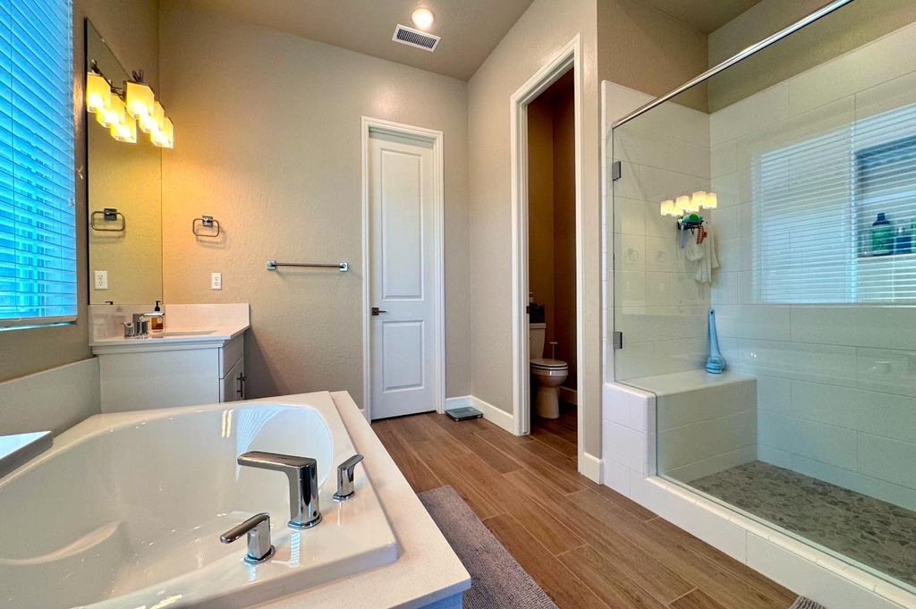 Image 23 of property listing at 445 Bloom Lane, Clovis, CA 93619