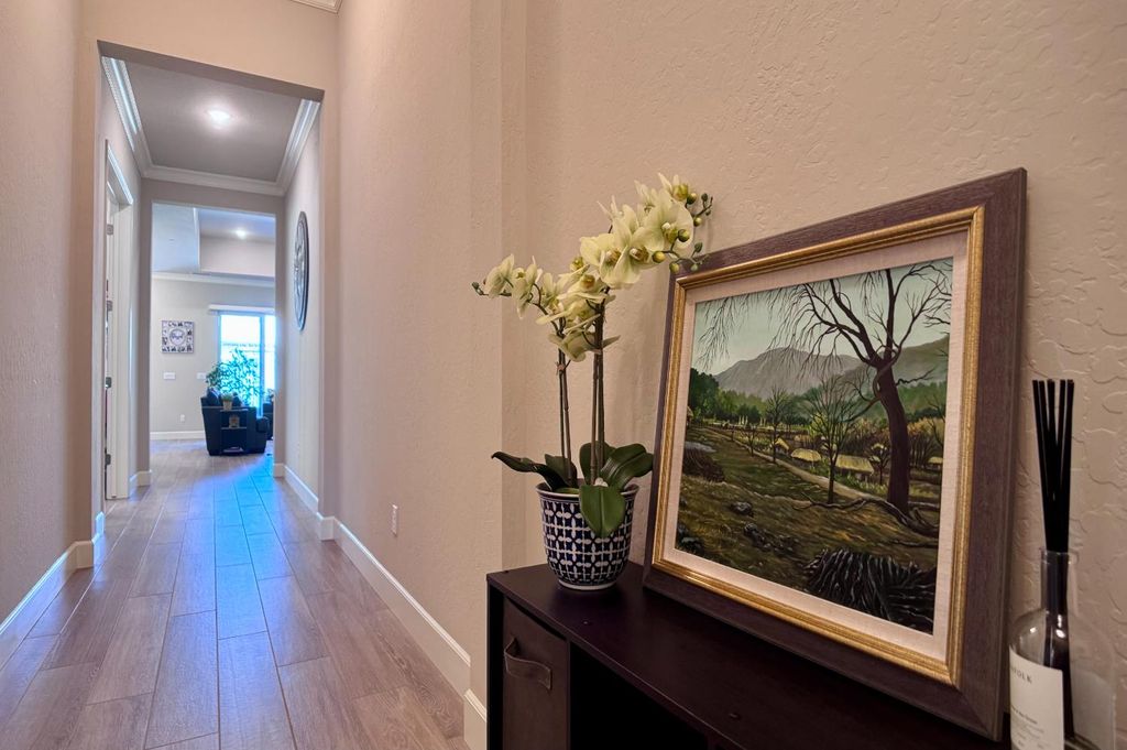 Image 6 of property listing at 445 Bloom Lane, Clovis, CA 93619