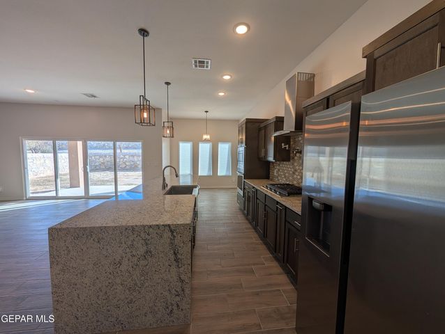 517 La Entrada Circle, Sunland Park, NM 88063