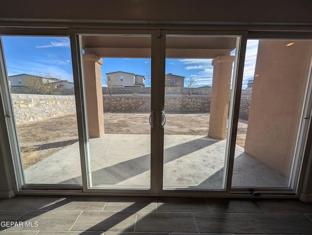 517 La Entrada Circle, Sunland Park, NM 88063