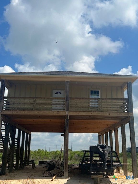 408 W Royal Oak Lane, Rockport, TX 78382