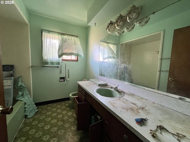 310 Se DAYTON Ave, Mc Minnville, OR 97128