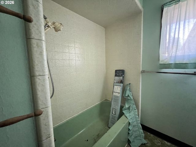 310 Se DAYTON Ave, Mc Minnville, OR 97128