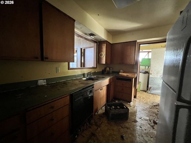 310 Se DAYTON Ave, Mc Minnville, OR 97128