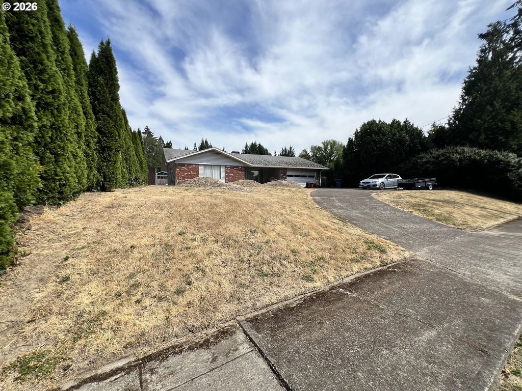 Image 1 of property listing at 310 Se DAYTON Ave, Mc Minnville, OR 97128