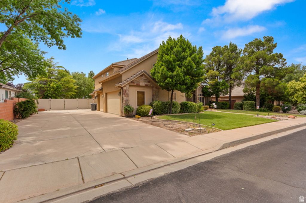 Image 3 of property listing at 1530 S SOUTHERN TRAILS CIR, Washington, UT 84780