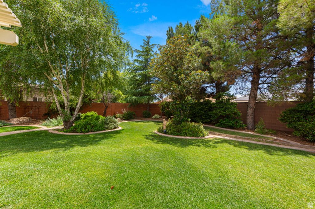 Image 31 of property listing at 1530 S SOUTHERN TRAILS CIR, Washington, UT 84780