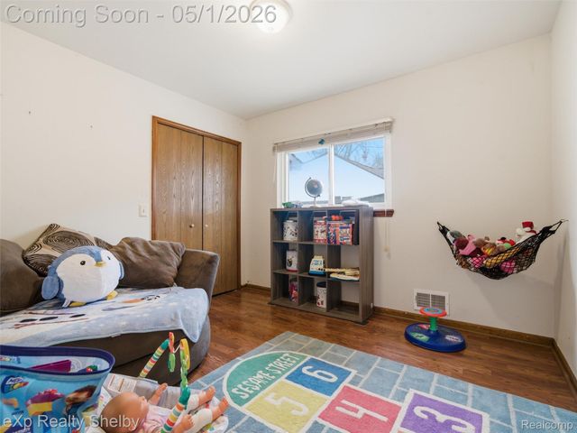 21660 Roosevelt Avenue, Farmington, MI 48336