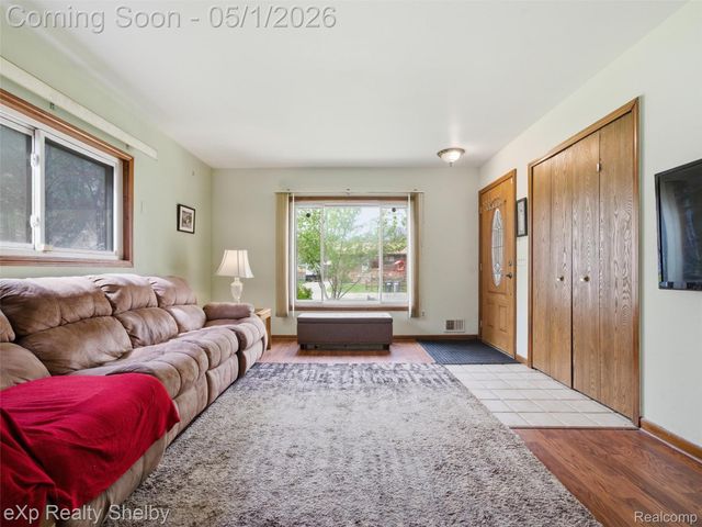 21660 Roosevelt Avenue, Farmington, MI 48336