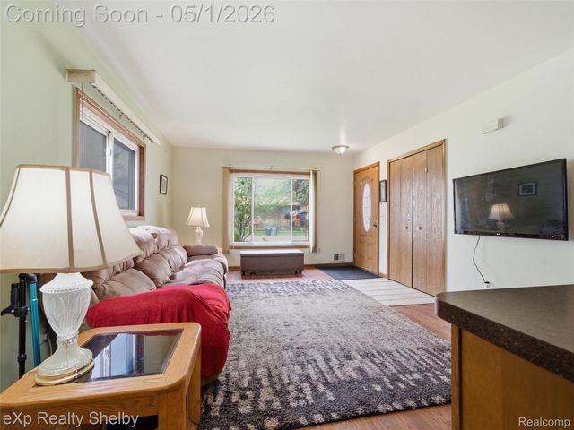 21660 Roosevelt Avenue, Farmington, MI 48336