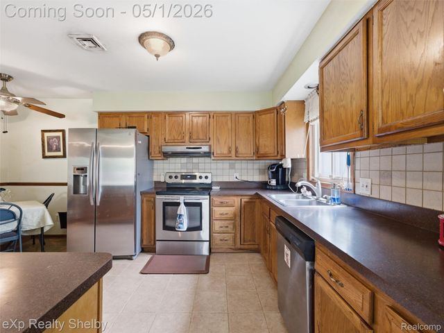 21660 Roosevelt Avenue, Farmington, MI 48336