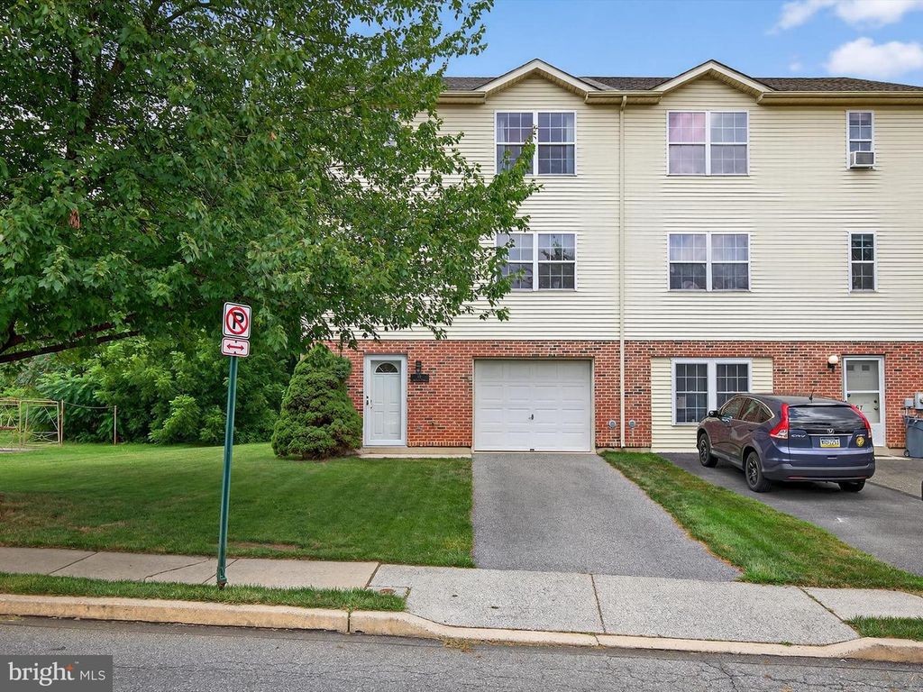 65 E 2ND ST, Alburtis, PA 18011