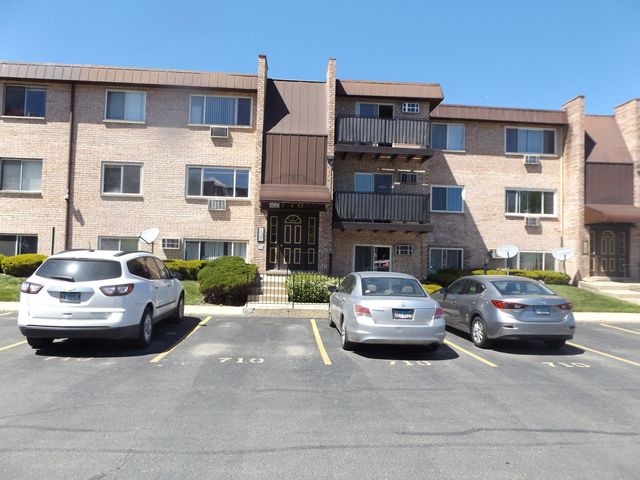 710 W Huntington Commons Road 3A, Mount Prospect, IL 60056