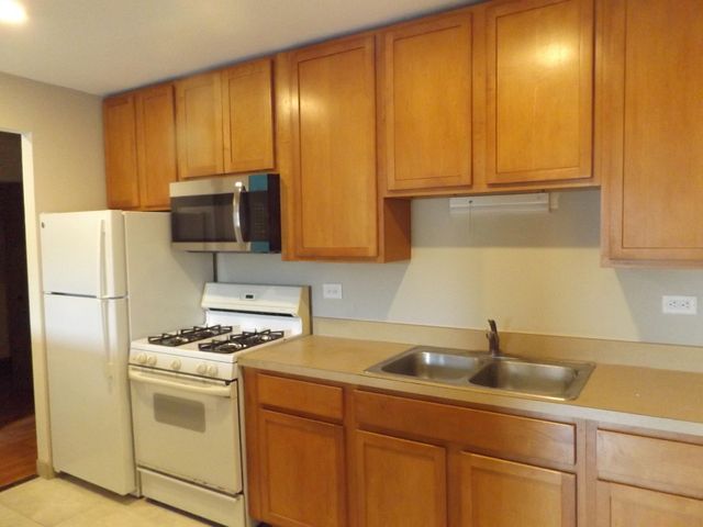 710 W Huntington Commons Road 3A, Mount Prospect, IL 60056