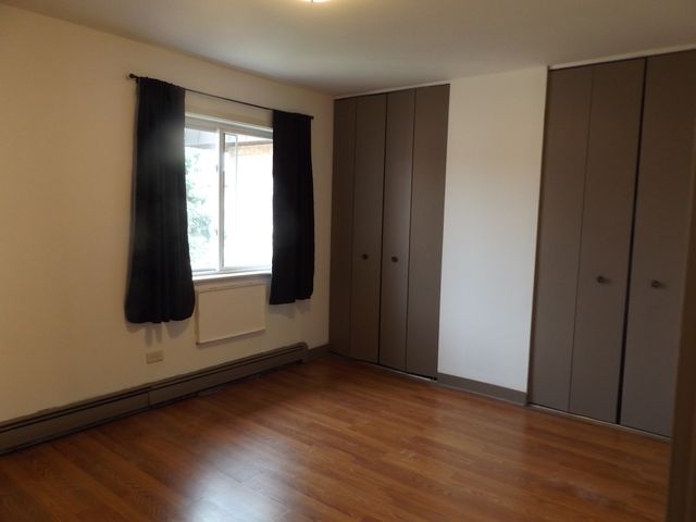 710 W Huntington Commons Road 3A, Mount Prospect, IL 60056
