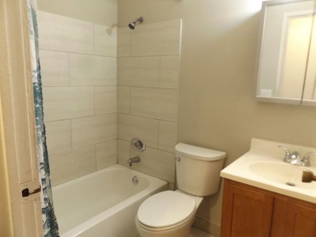 710 W Huntington Commons Road 3A, Mount Prospect, IL 60056