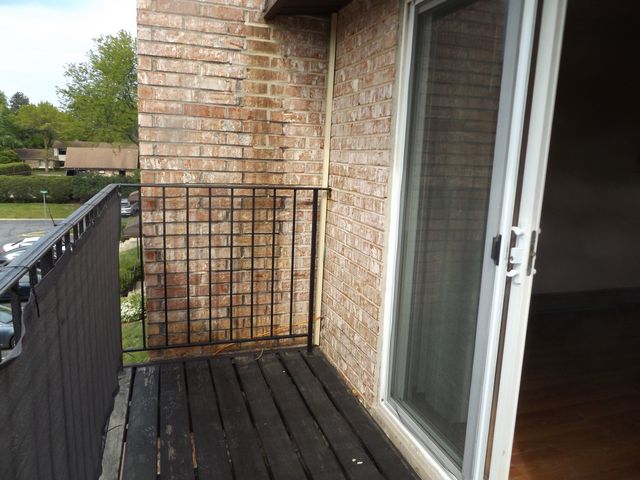 710 W Huntington Commons Road 3A, Mount Prospect, IL 60056