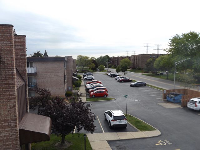 710 W Huntington Commons Road 3A, Mount Prospect, IL 60056