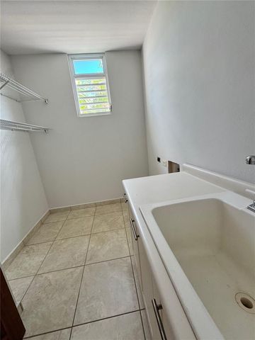 718 MAR DE BENGAL 718, Dorado, PR 00646