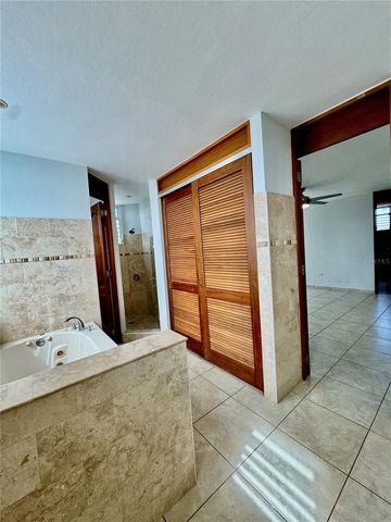 718 MAR DE BENGAL 718, Dorado, PR 00646