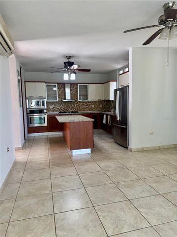 718 MAR DE BENGAL 718, Dorado, PR 00646