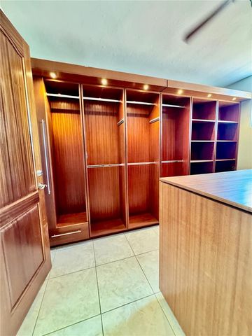 718 MAR DE BENGAL 718, Dorado, PR 00646