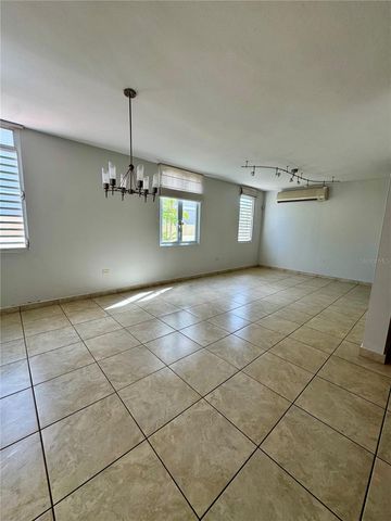 718 MAR DE BENGAL 718, Dorado, PR 00646